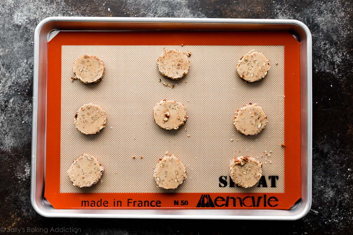 pâte de biscuits sablés aux pacanes tranchées