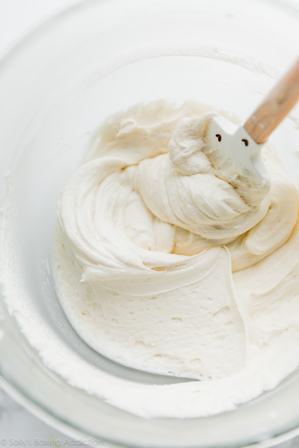Crème au beurre à la vanille fouettée 