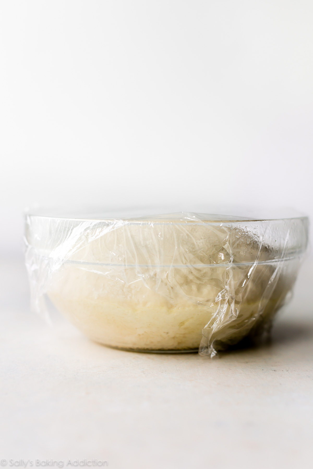 La pâte a doublé de taille dans un bol 