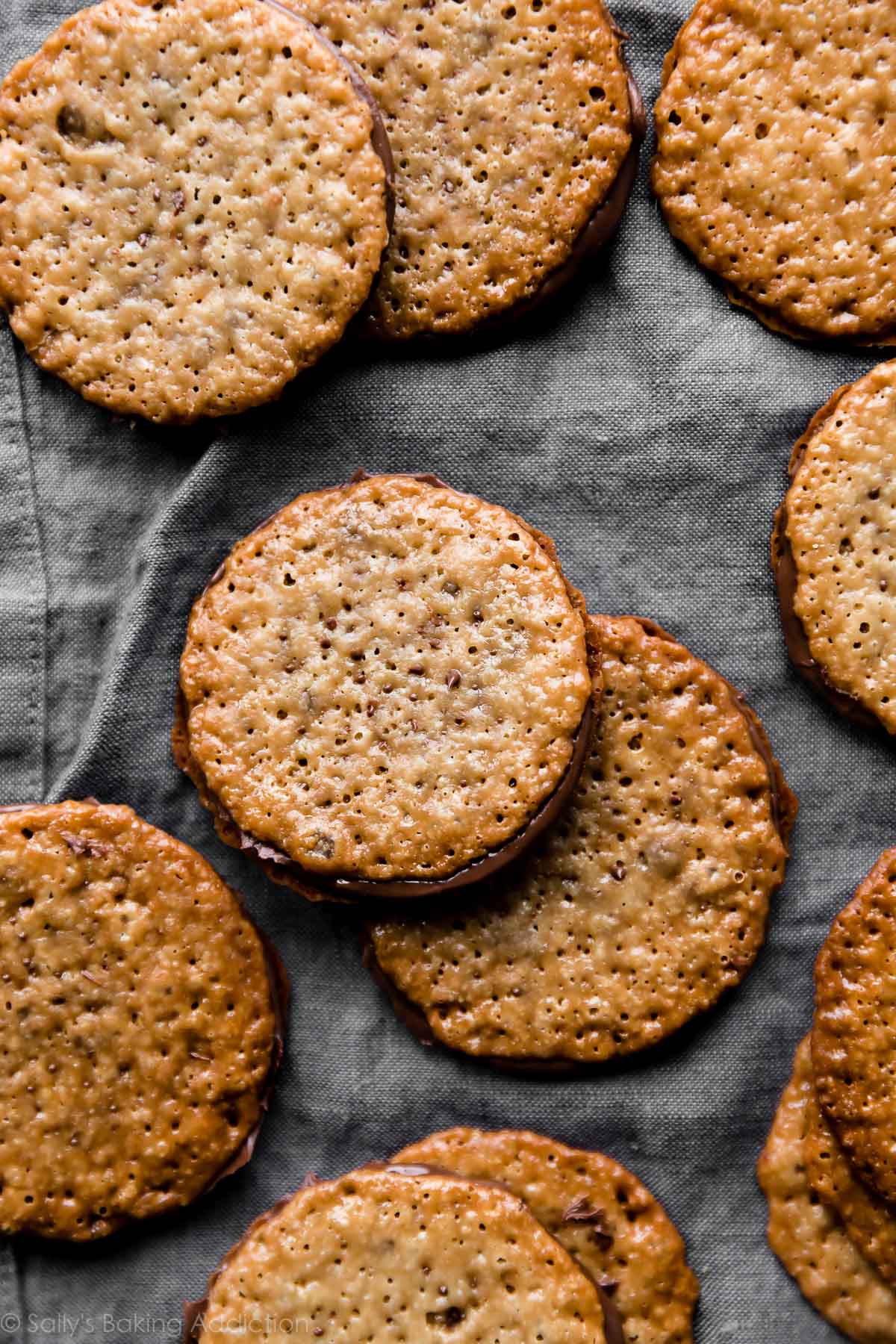 Biscuits en dentelle faciles avec garniture au Nutella