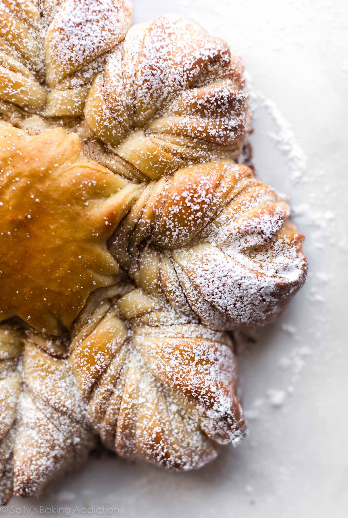 Tutoriel vidéo sur le pain de sucre à la cannelle sur sallysbakingaddiction.com