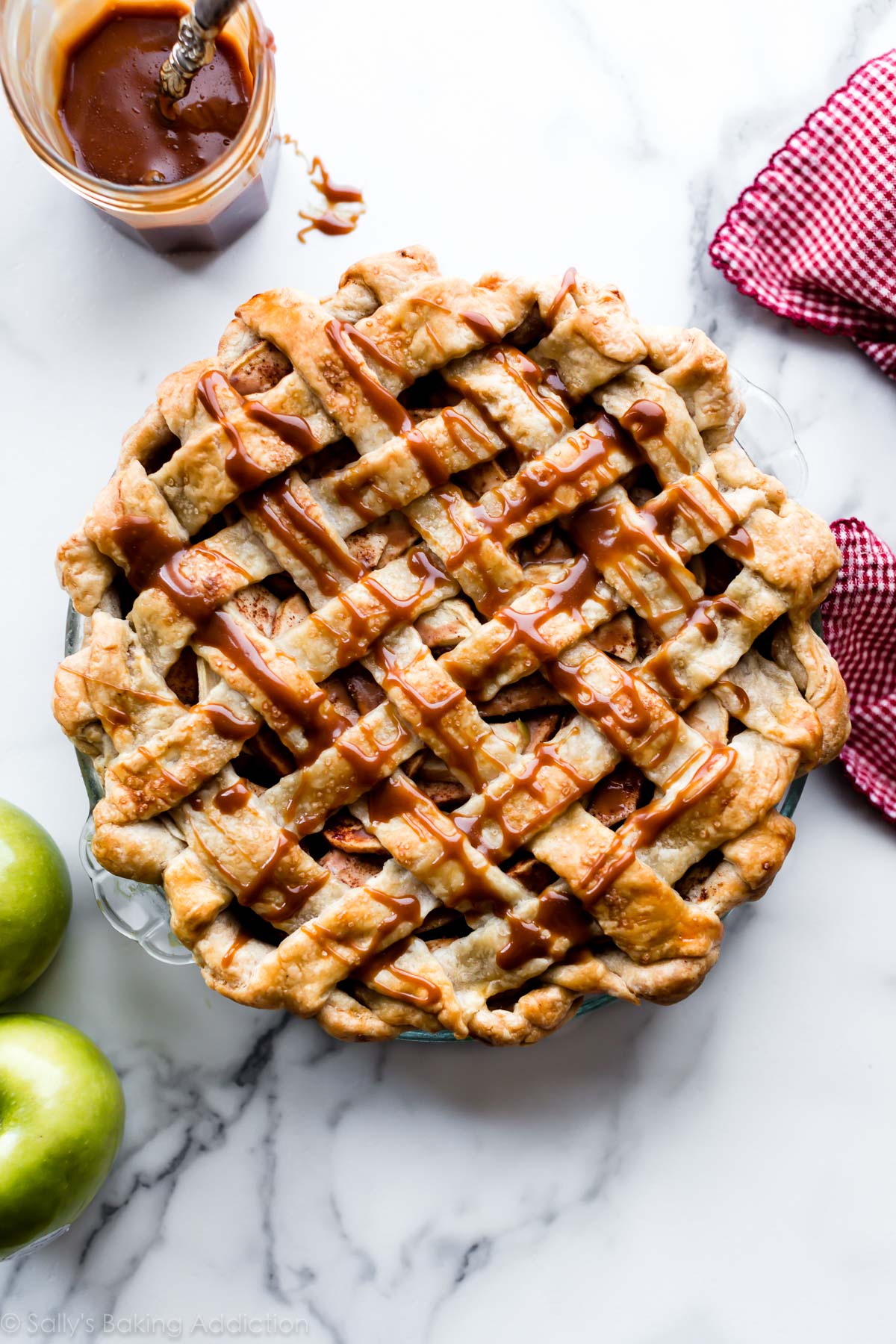 Recette de tarte aux pommes au caramel salé