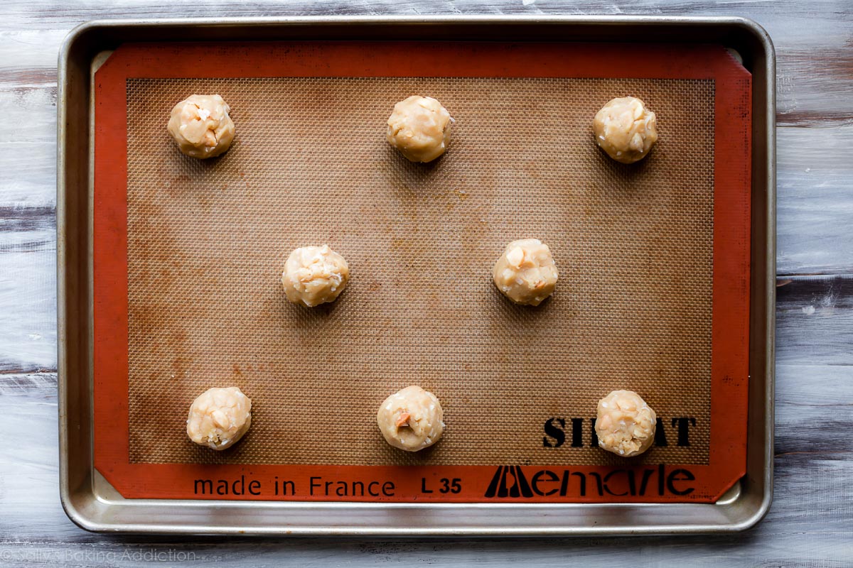 Pâte à biscuits noix de coco macadamia sur sallysbakingaddiction.com