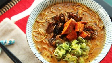 Photo of La recette ultime de ramen végétalien riche et crémeux avec des légumes grillés et du bouillon de miso