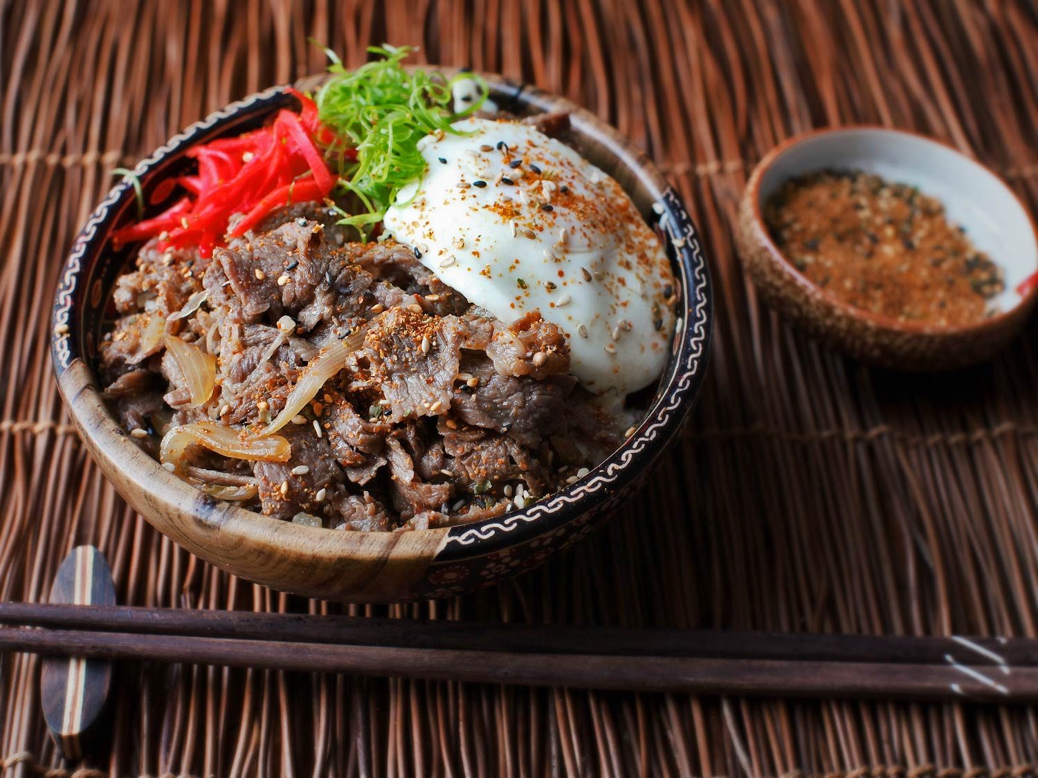 Recette de Gyudon (boeuf mijoté japonais et bols de riz) - Recettes du ...