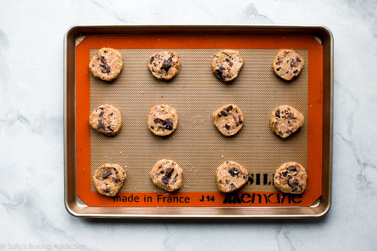 Comment faire des biscuits au chocolat au pistache salé sur sallysbakingaddiction.com
