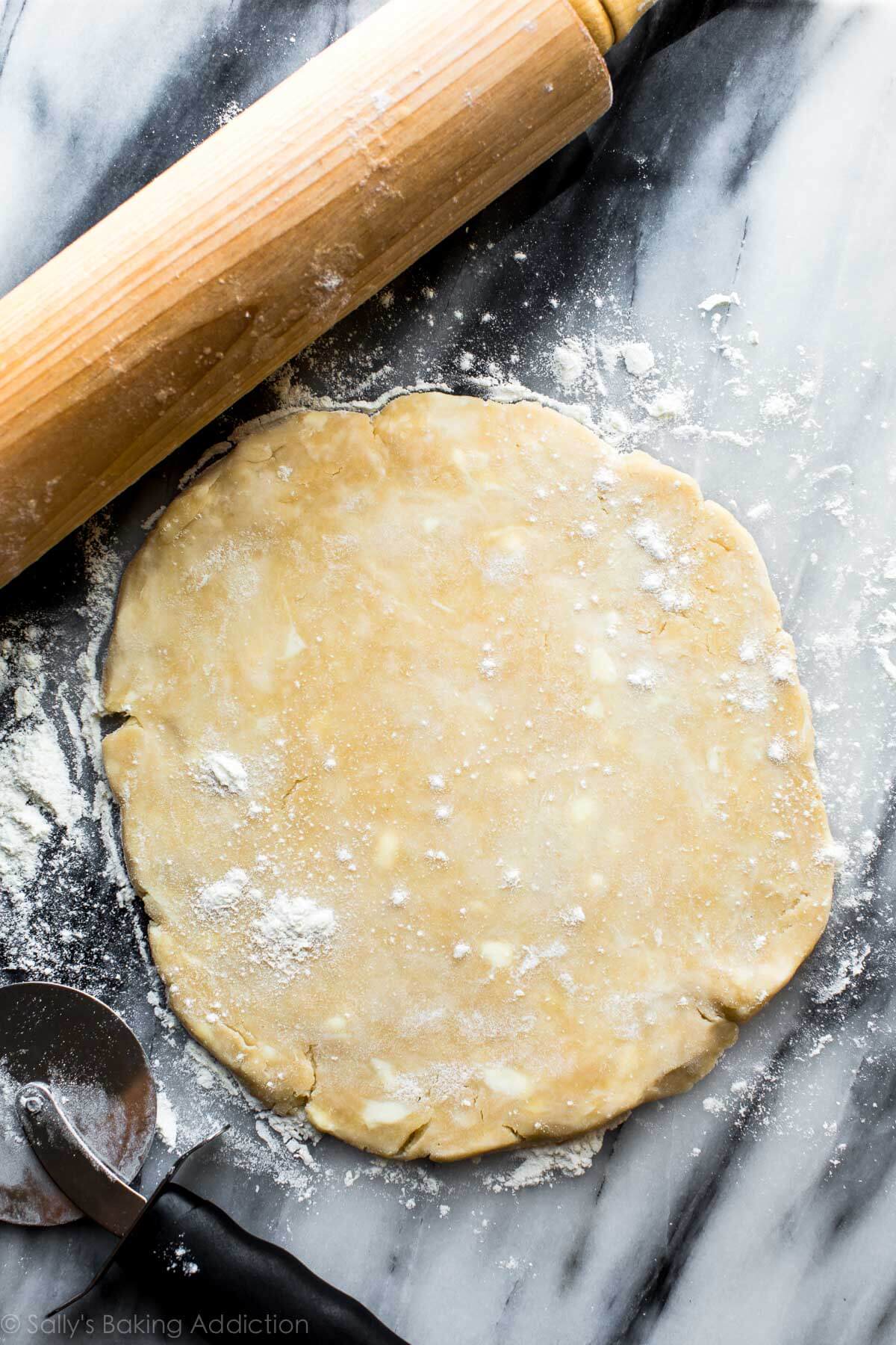 Recette de croûte de tarte feuilletée au beurre sur sallysbakingaddiction.com