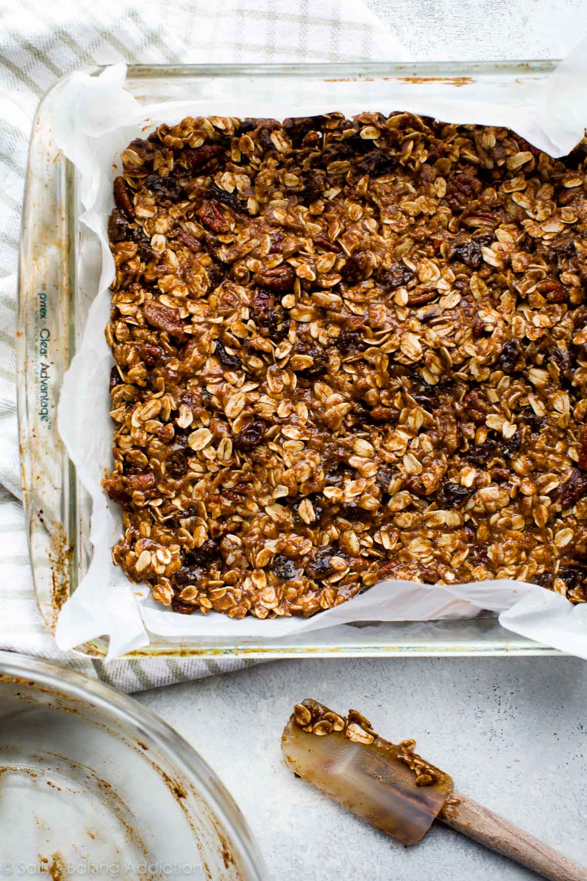 Comment faire des barres granola aux biscuits à l'avoine et aux raisins secs sur sallysbakingaddiction.com