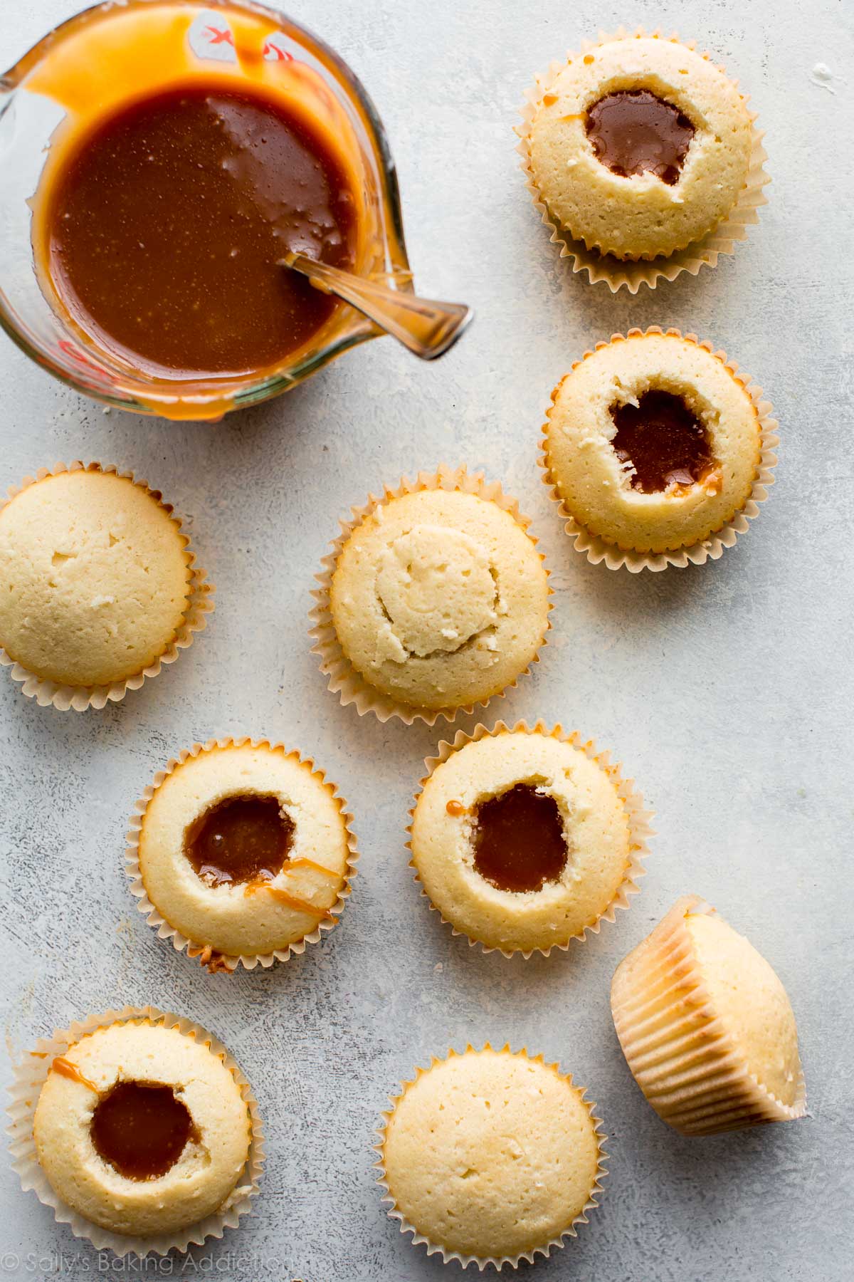 Cupcakes à la noix de coco au caramel salé sur sallysbakingaddiction.com