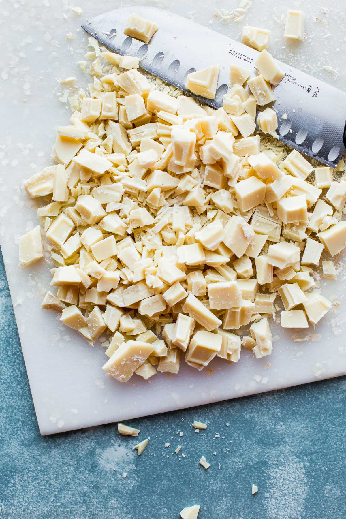 Chocolat blanc pour l'écorce de porte-bonheur magique sur sallysbakingaddiction.com