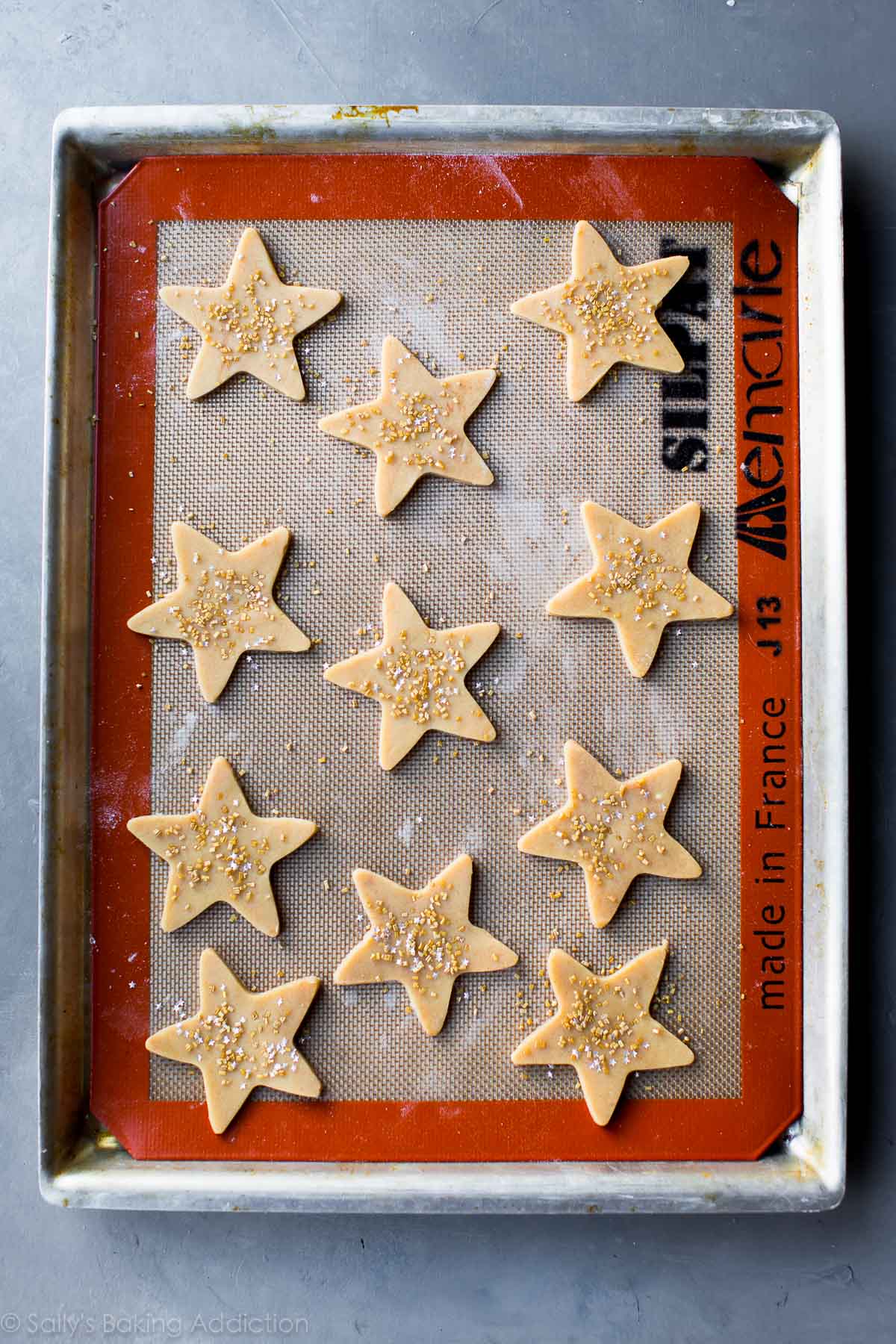 Biscuits étoiles à l'érable et à la cannelle sur sallysbakingaddiction.com