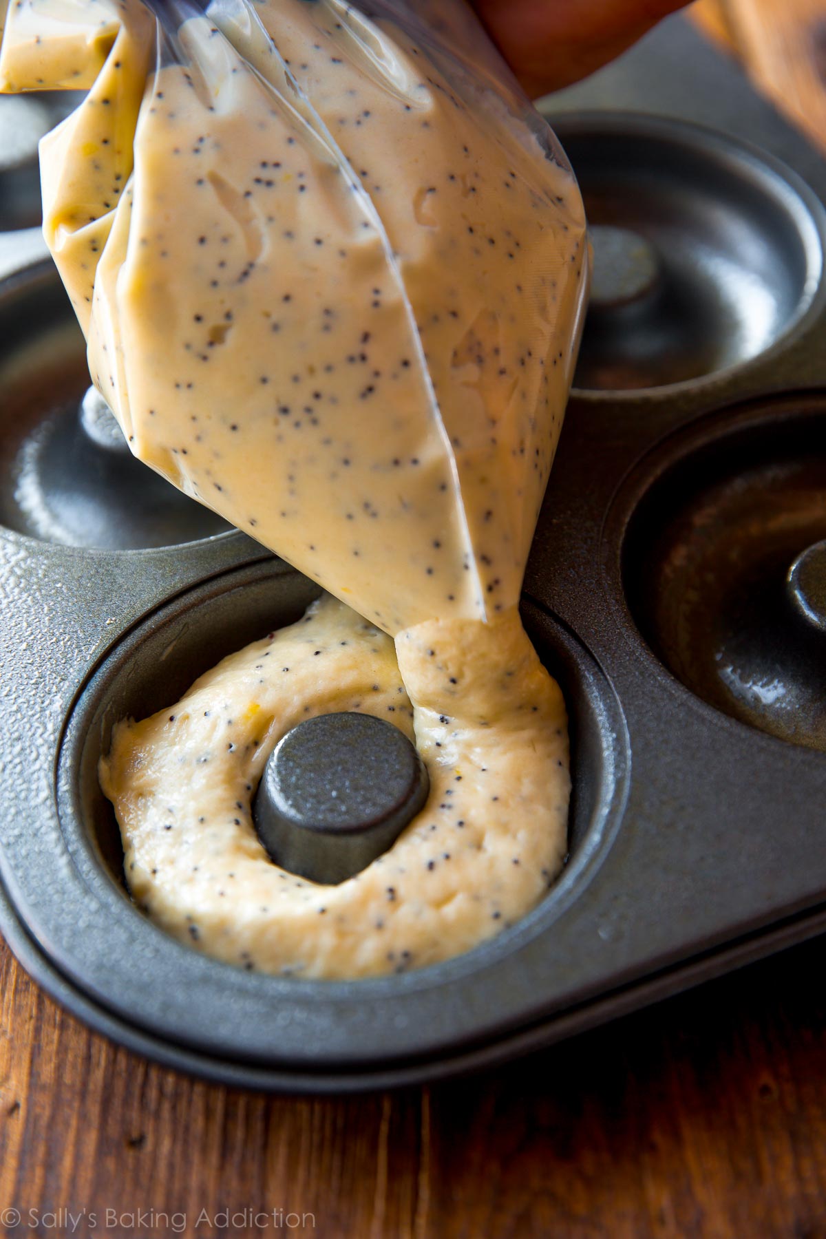 Comment faire des beignets de graines de pavot au citron glacés sur sallysbakingaddiction.com