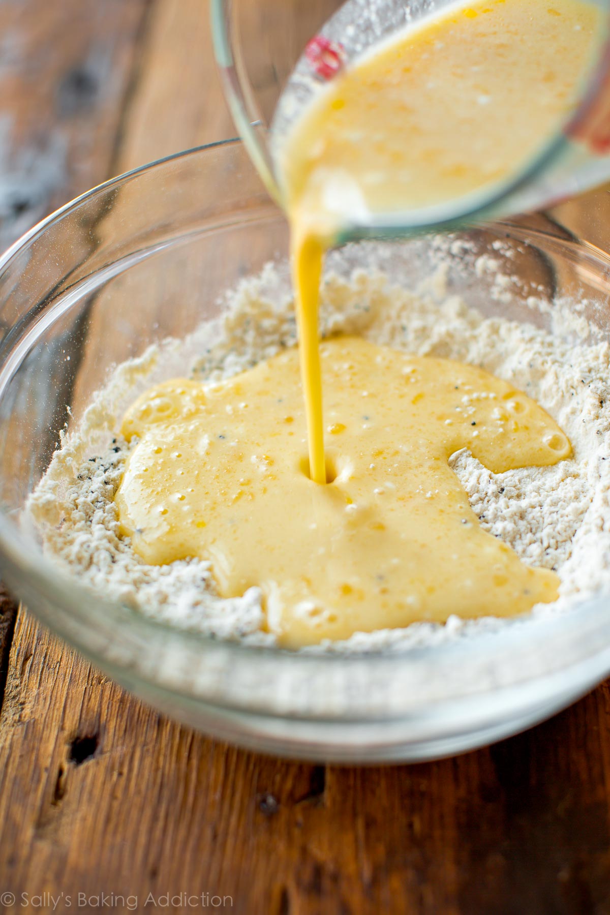 Comment faire des beignets de graines de pavot au citron glacés sur sallysbakingaddiction.com
