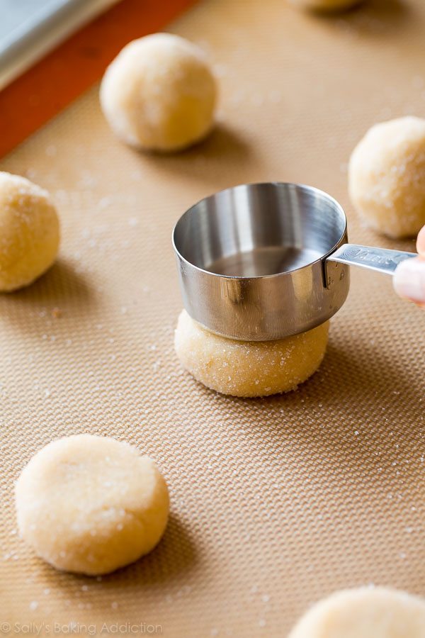 Comment faire des biscuits au sucre au fromage à la crème sur sallysbakingaddiction.com