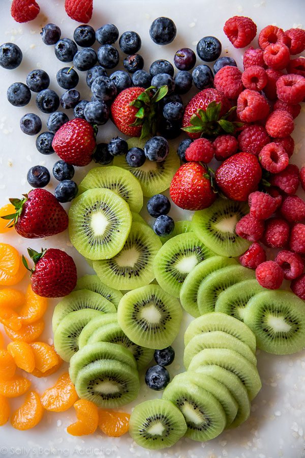 Fruits frais pour tarte aux fruits sur sallysbakingaddiction.com
