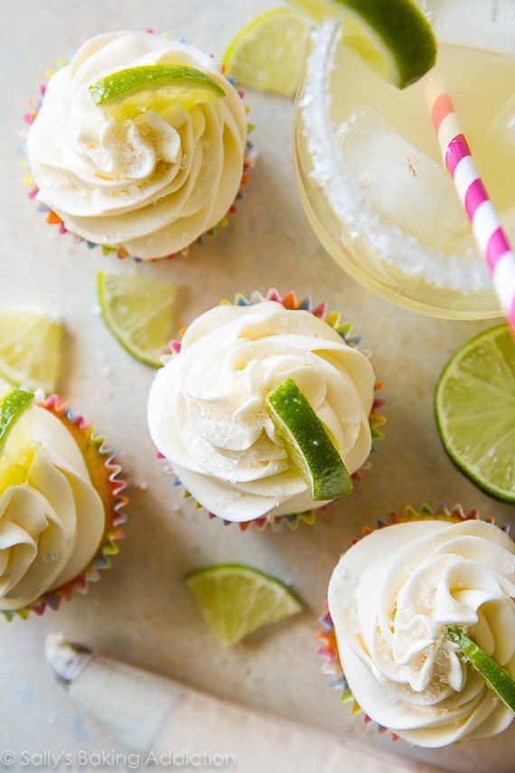 Cupcakes Margarita avec glaçage Tequila Lime sur sallysbakingaddiction.com
