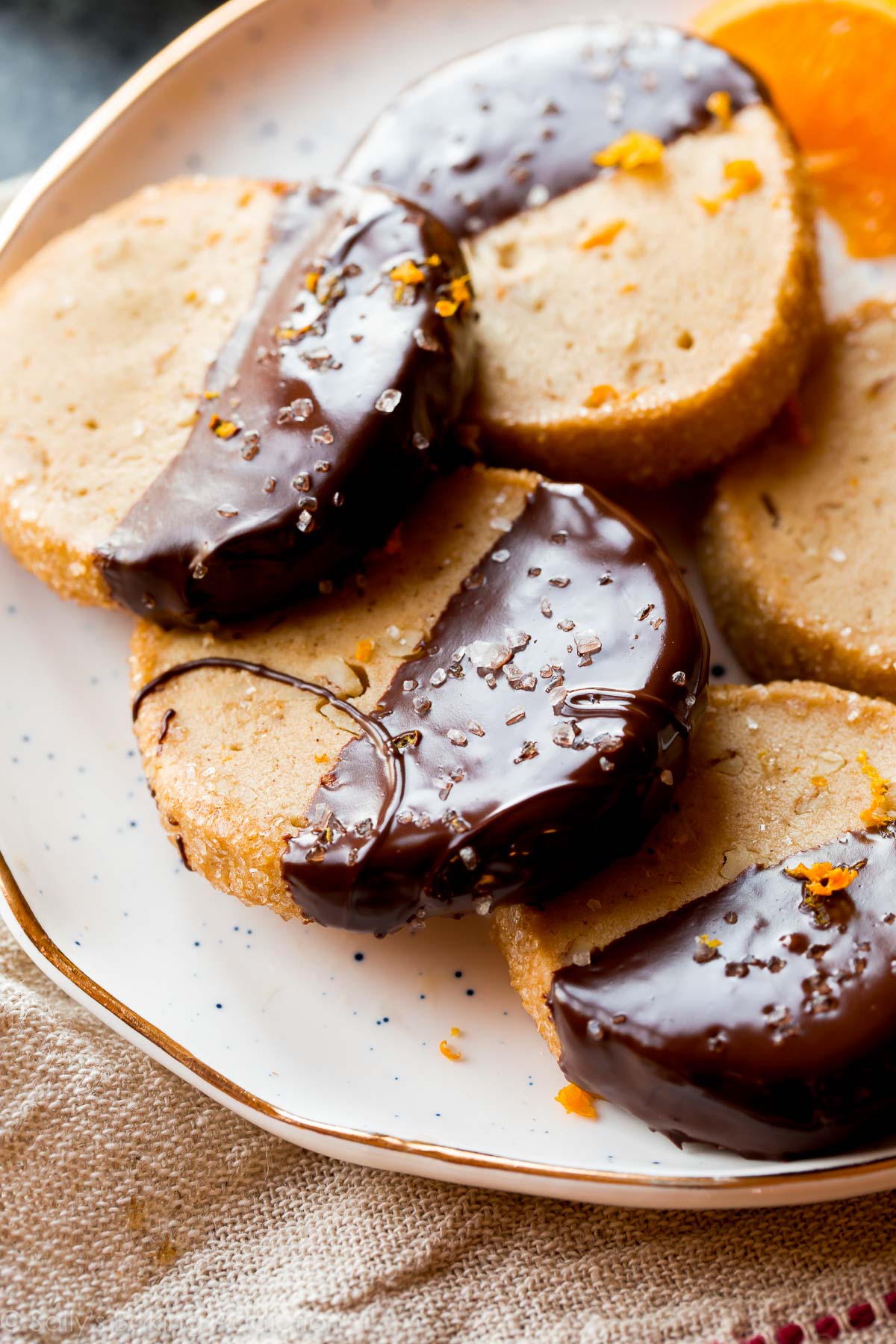Biscuits au chocolat noir et tranches d'orange - Recettes du Monde