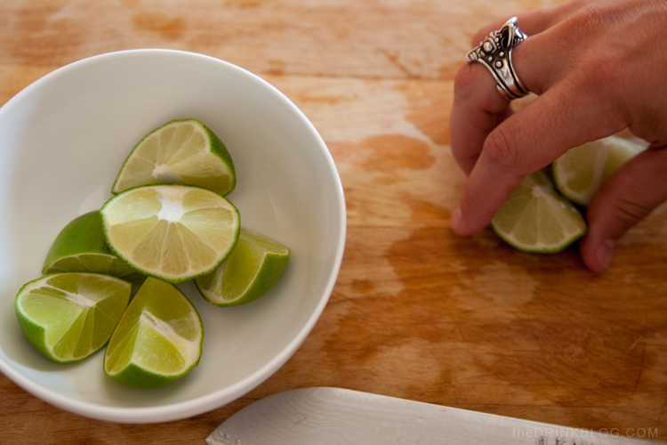 limes coupées pour une caipirinha