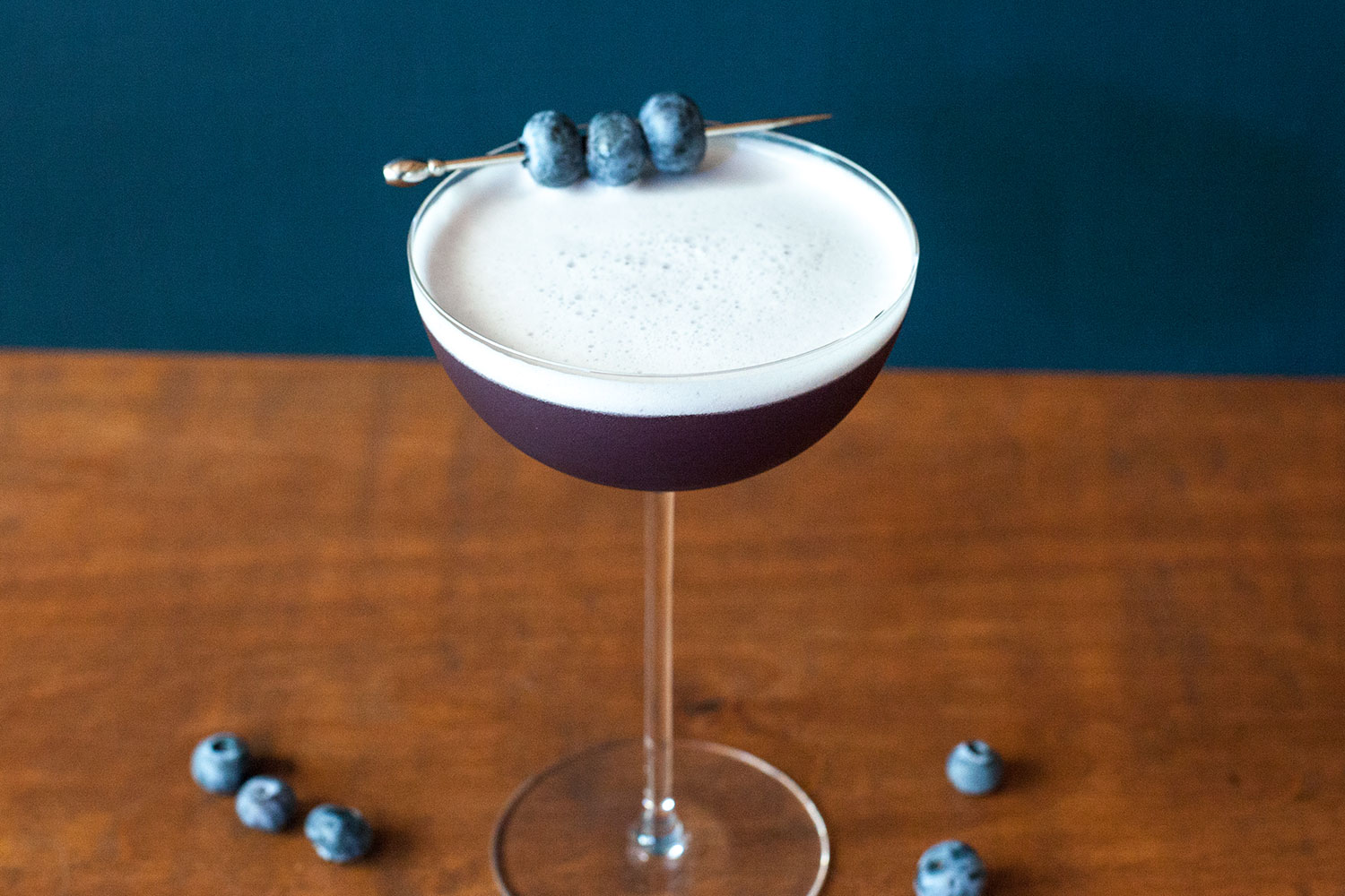 Rafraîchissement aux bleuets et au gingembre un cocktail à base de gin Recettes du Monde