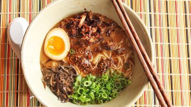 Photo of Recette Miso Ramen au porc croustillant et à l’huile d’ail et de sésame brûlée