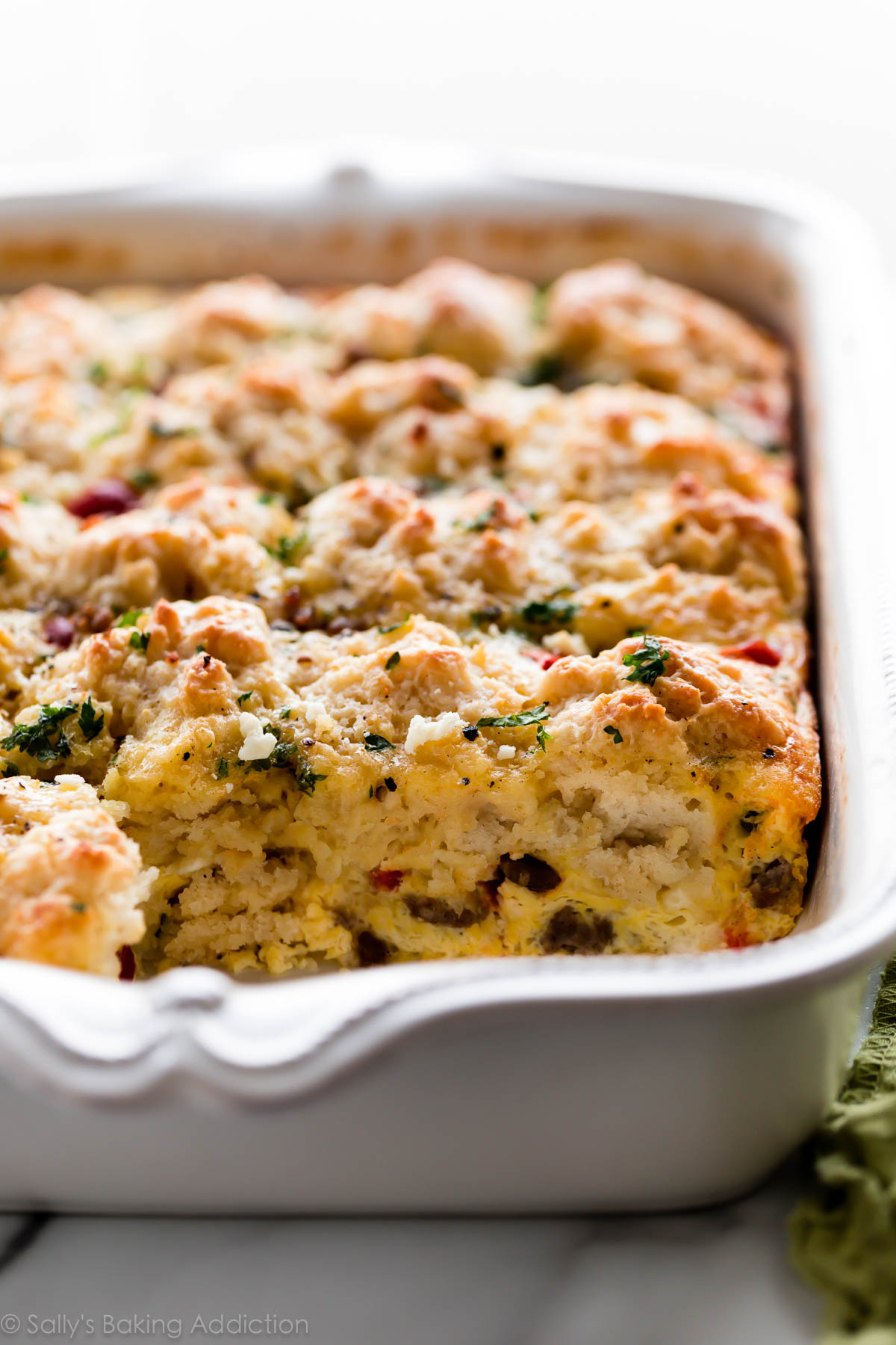 Casserole de petit-déjeuner biscuit aux œufs et au fromage