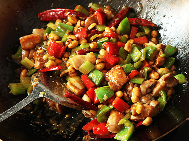 Photo of Recette de poulet Kung Pao à emporter (poulet en dés avec poivrons et arachides)