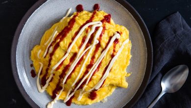 Photo of Recette de riz frit au ketchup avec omelette japonaise et poulet (Omurice)