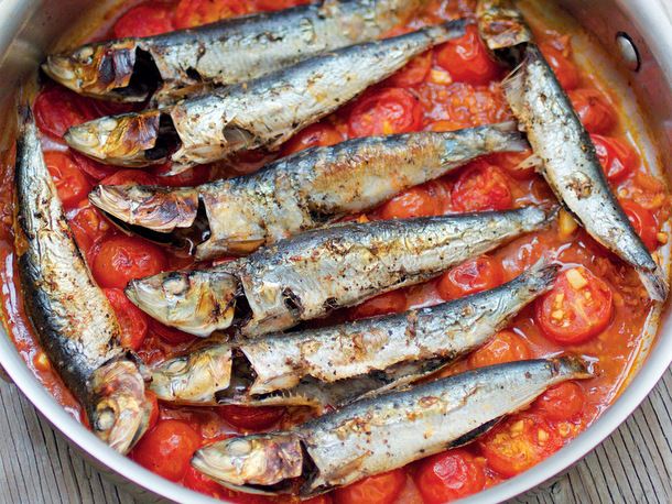 Photo of Sardines à la sauce tomate épicée de «The Adobo Road Cookbook»