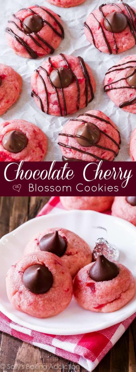 Chocolate Cherry Blossoms par sallysbakingaddiction.com - mon biscuit sablé préféré aromatisé à la cerise et aux amandes et orné de baisers au chocolat!