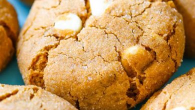 Photo of Biscuits à la mélasse aux pépites de chocolat blanc tendre