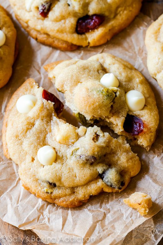 Cookies au chocolat blanc et aux canneberges et aux pistaches - le secret est dans le beurre et la fécule de maïs!