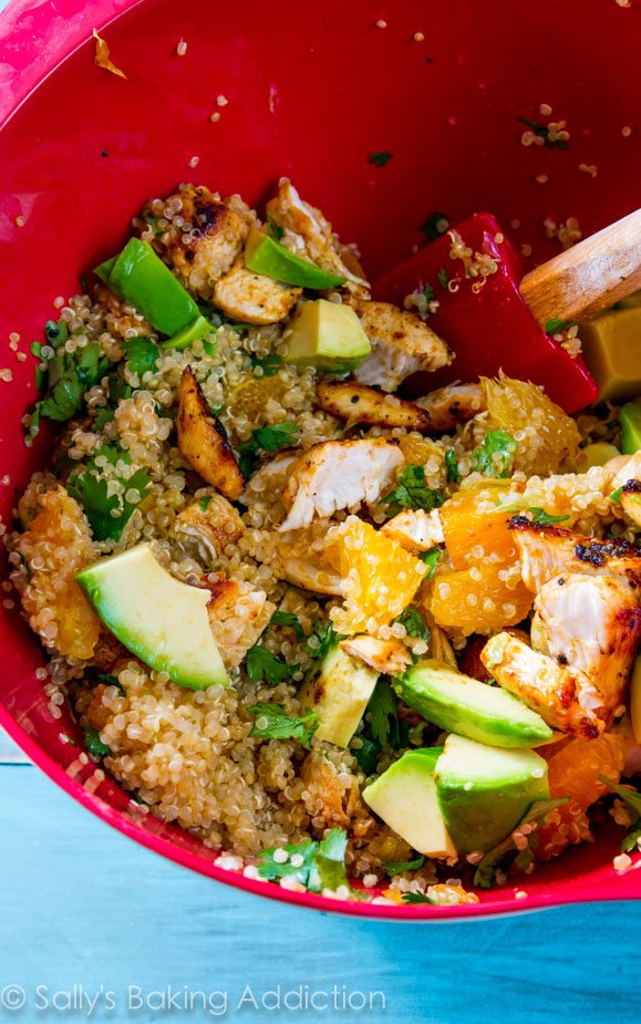 Salade de poulet au citron et aux agrumes - facile, savoureuse, saine et riche en protéines! @sallybakeblog