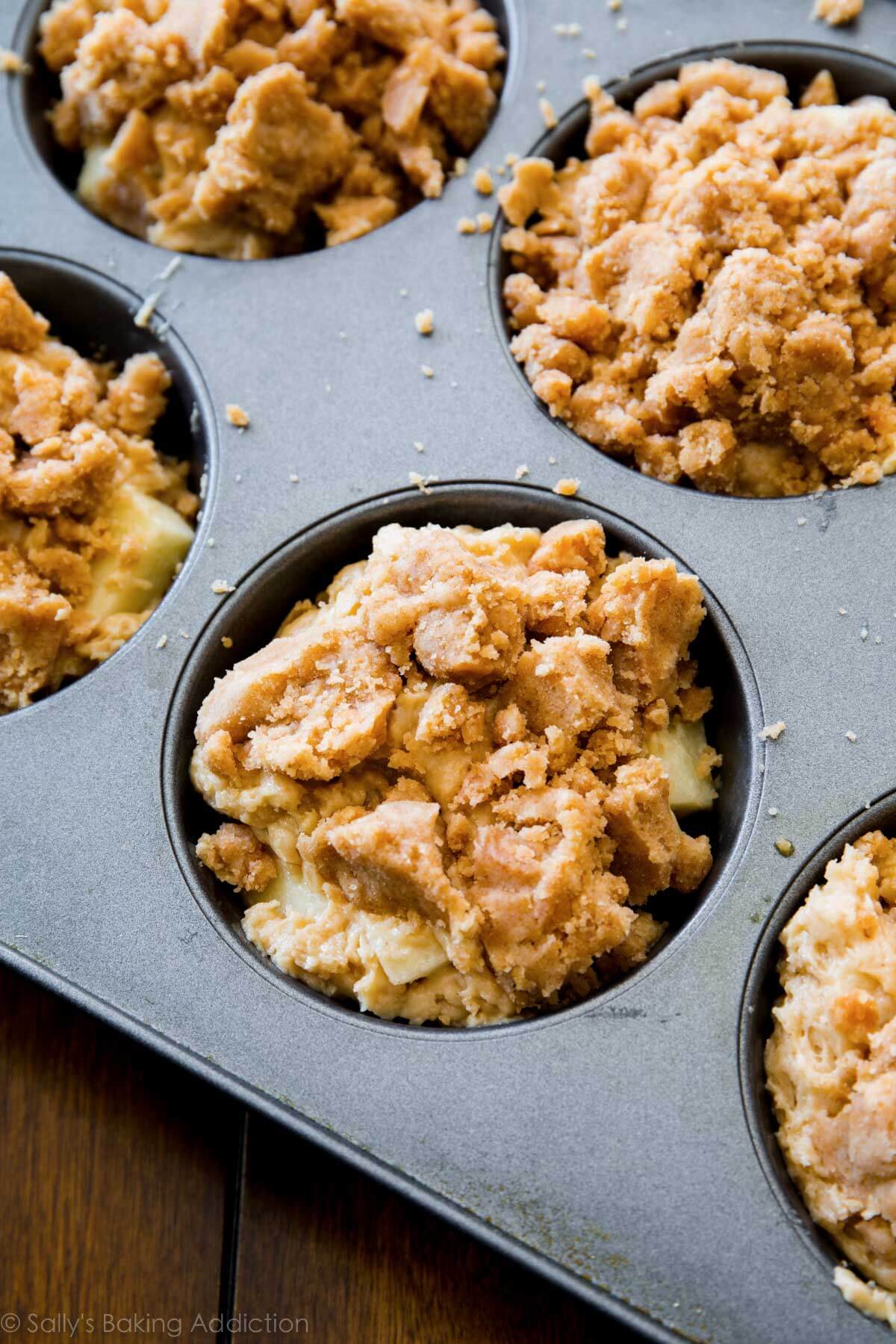 Comment faire des muffins aux miettes de pommes sur sallysbakingaddiction.com