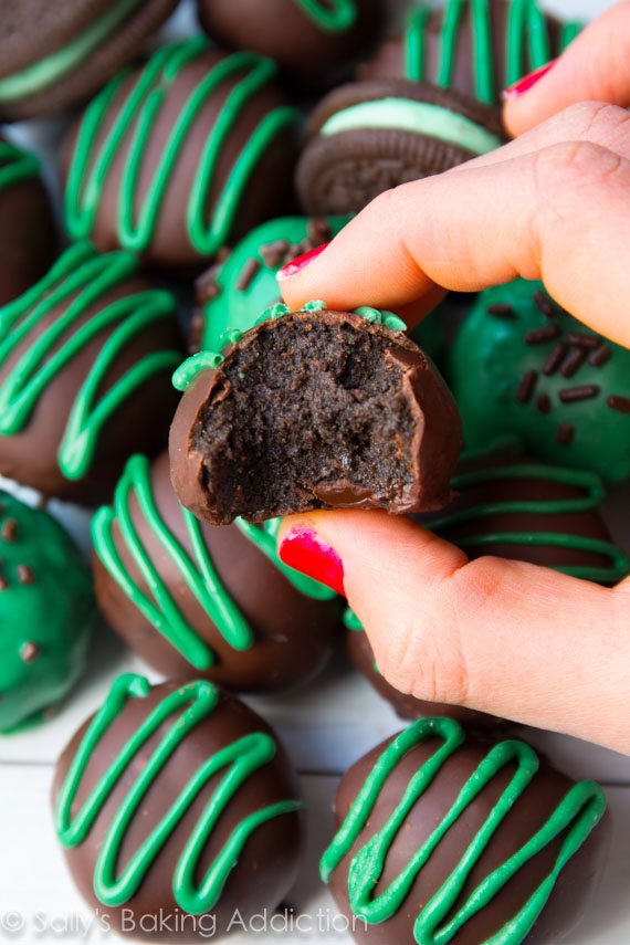 3 Ingrédients Truffes Oreo Menthe. Une recette simple sans cuisson préférée!