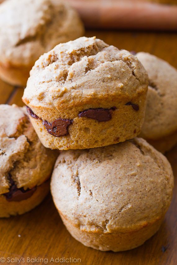 Muffins farcis NUTELLA! Enrobé de sucre cannelle et complètement irrésistible.