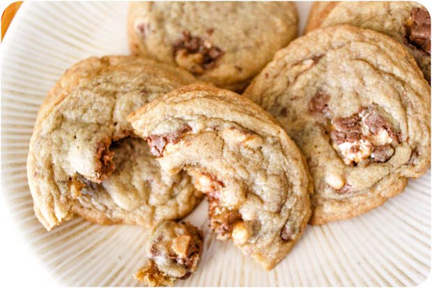 biscuits farcis avec des barres Snickers de beurre d’arachide