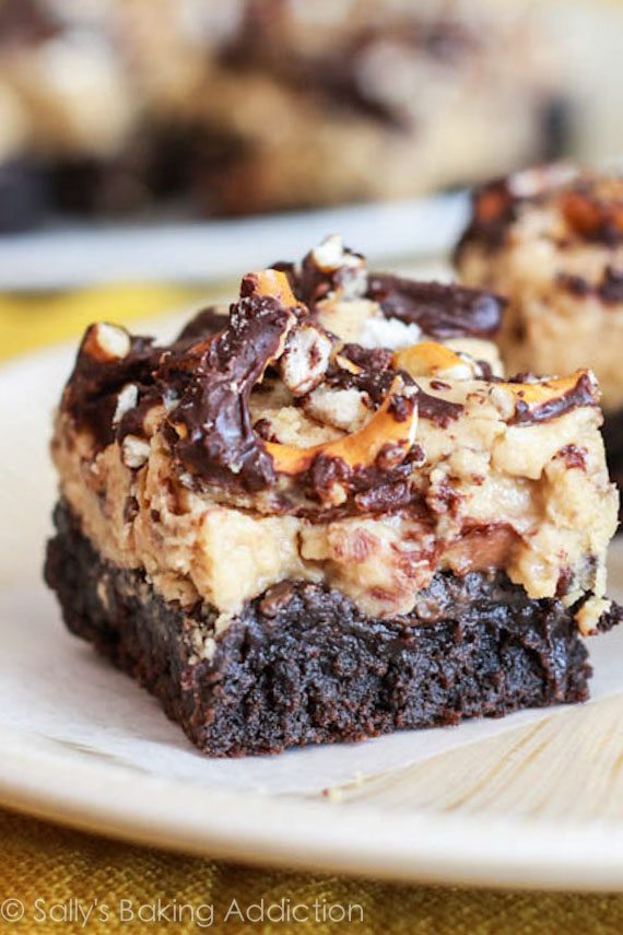 Brownies au beurre d’arachide recouvert de chocolat - la gâterie de brownie ultime! 