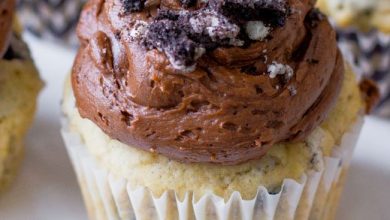 Photo of Biscuits et cupcakes à la crème avec glaçage au chocolat