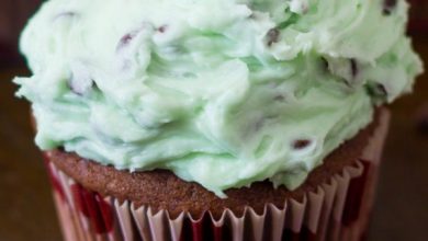 Photo of Cupcakes au chocolat avec glaçage aux pépites de menthe