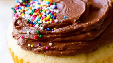 Photo of Cupcakes jaunes avec glaçage au chocolat au lait