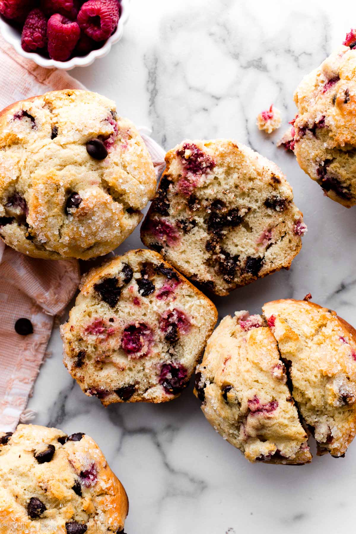 muffins aux pépites de chocolat aux framboises géantes