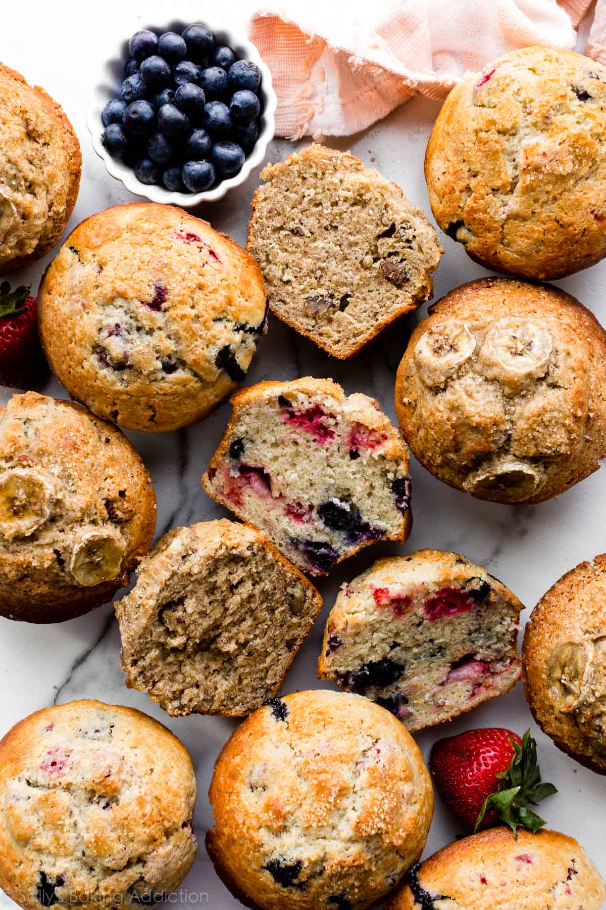 muffins de style boulangerie, y compris muffins aux bananes et muffins aux petits fruits