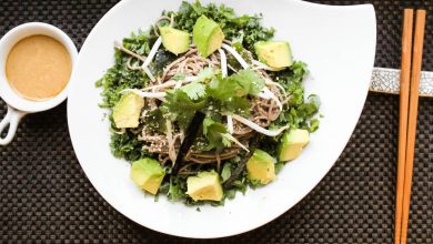 Photo of Recette de nouilles froides Soba avec chou frisé, avocat et miso-sésame