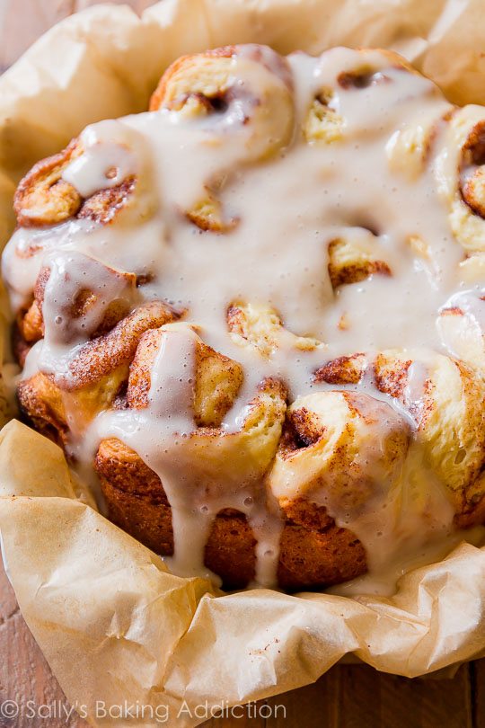 Rouleaux de cannelle à la mijoteuse sur sallysbakingaddiction.com Toute la saveur des rouleaux de cannelle gourmands avec la moitié du travail!