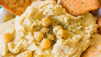 Photo of Houmous fait maison avec croustilles de pita épicées