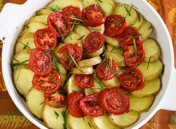 Recette de pommes de terre et tomates au romarin