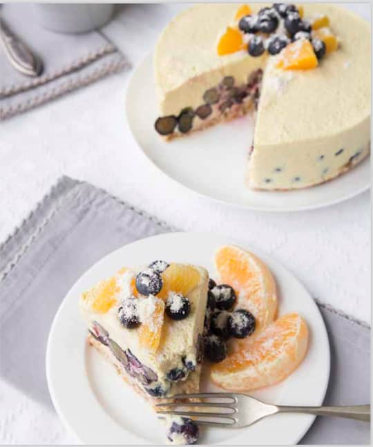 Gâteau à la crème glacée crémeuse à l'orange et vegan