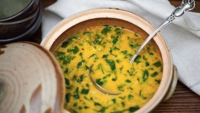 Photo of Soupe aux lentilles rouges au cari et à la noix de coco avec épinards