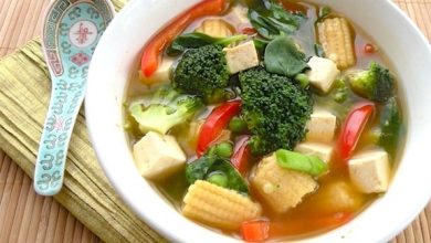 Photo of Soupe colorée au tofu aux légumes de style asiatique
