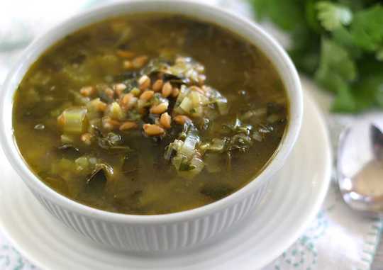 Soupe farro et copieuse aux verts de Letty's Kitchen